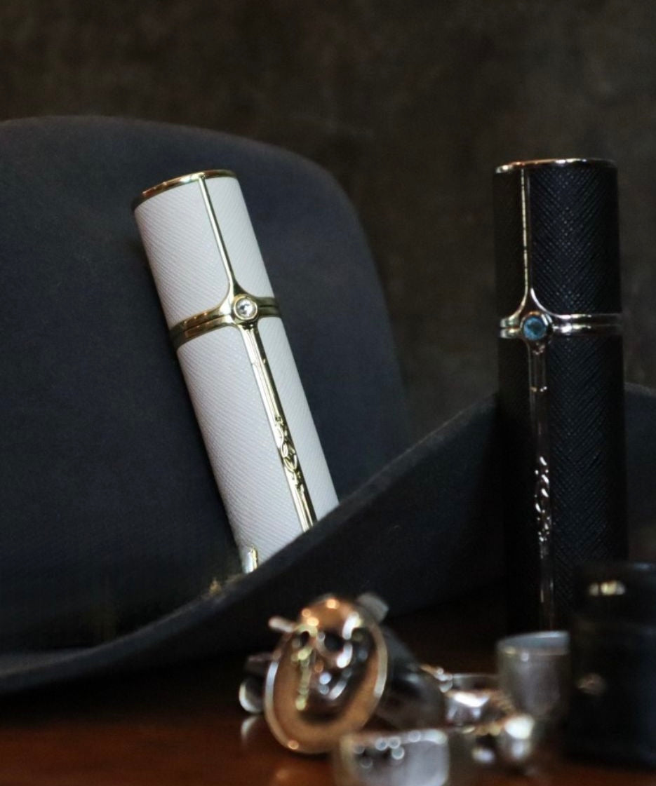 SPRITZ Olivier travel perfume atomizer lifestyle shot